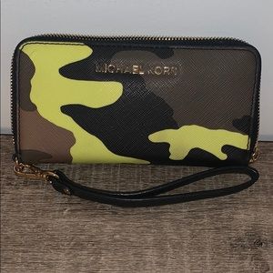 Michael Kors camp wristlet wallet